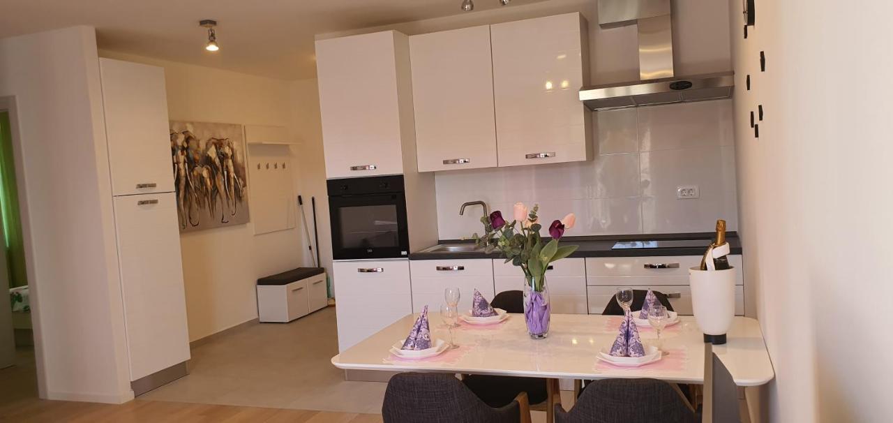 Apartament Galija 1 *